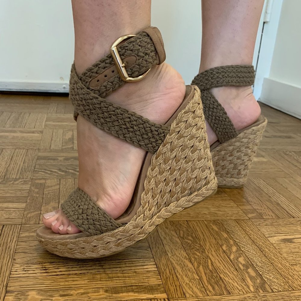 Stuart Weitzman Classic Leather Wrap Wedges
